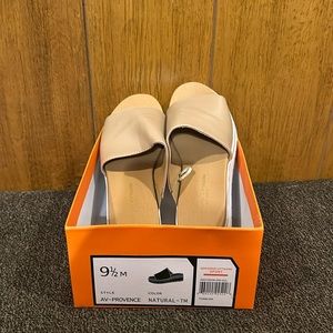 Style AV-Provence slip on, very comfortable wore once.